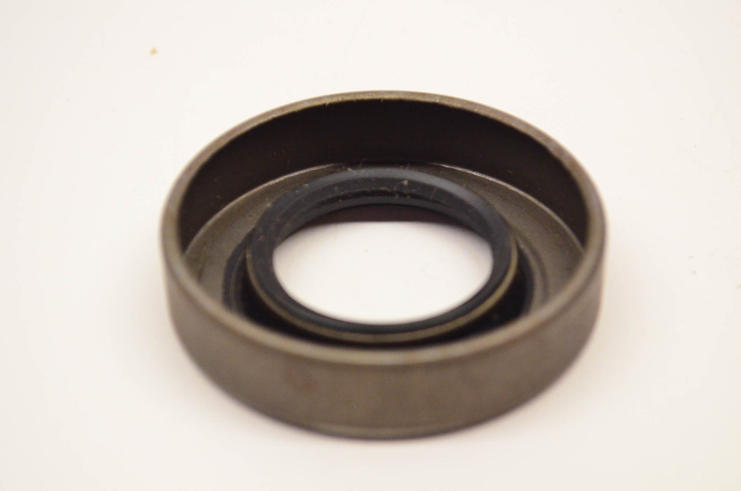 New OEM Briggs & Stratton 299539 Oil Seal NOS