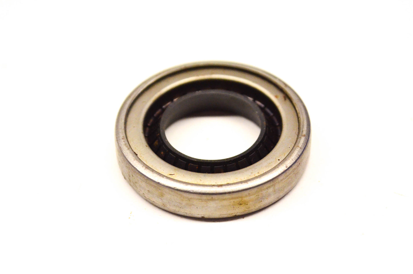 New OEM Briggs & Stratton 19011 Oil Seal NOS