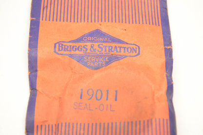 New OEM Briggs & Stratton 19011 Oil Seal NOS