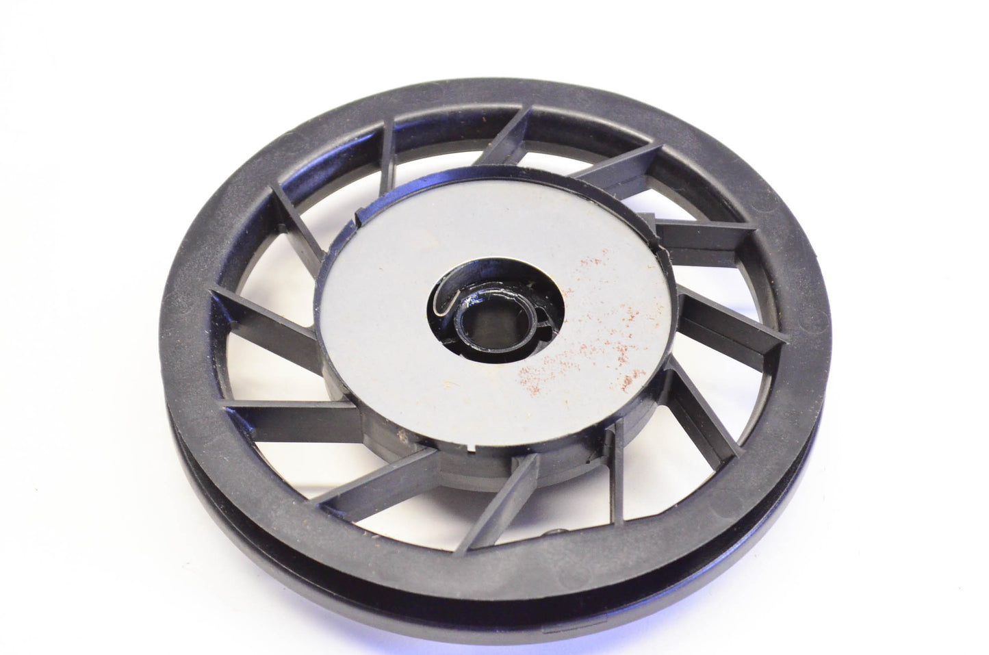 New OEM Briggs & Stratton 493824 Starter Pulley NOS