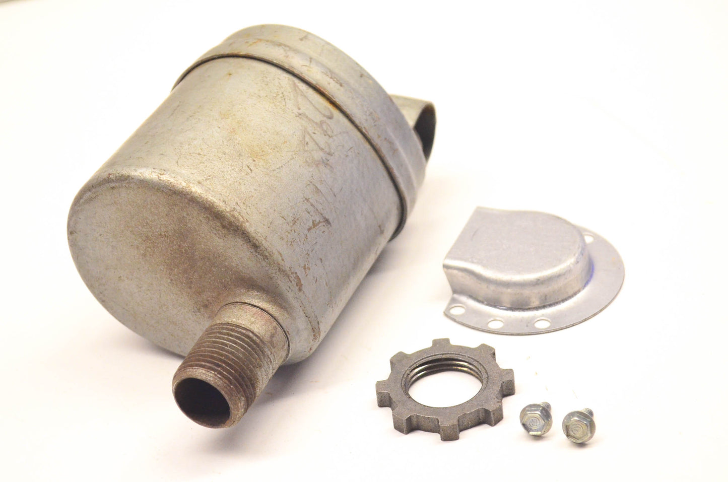 Briggs & Statton 392811 Muffler Kit NOS