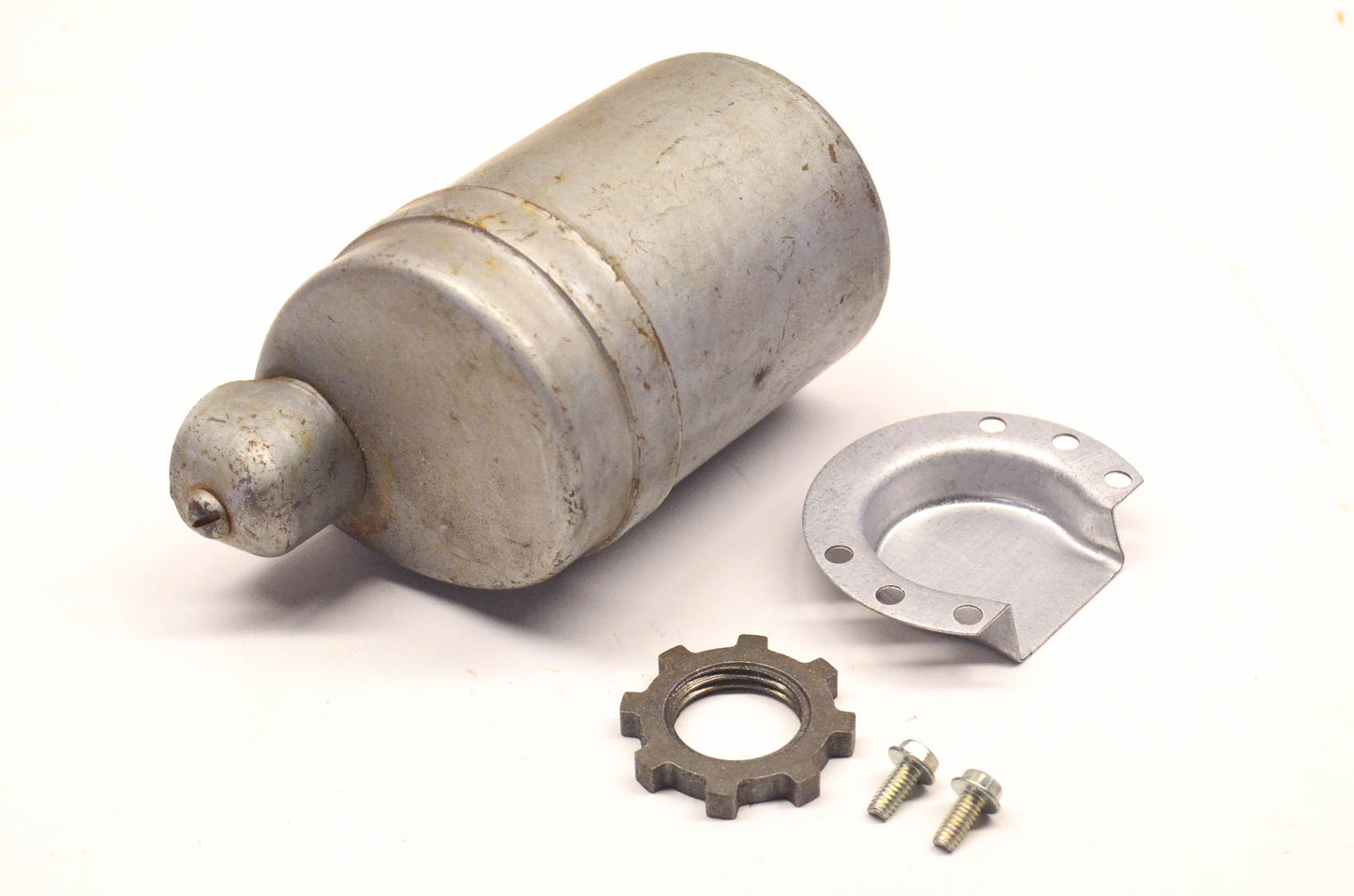 Briggs & Statton 392811 Muffler Kit NOS