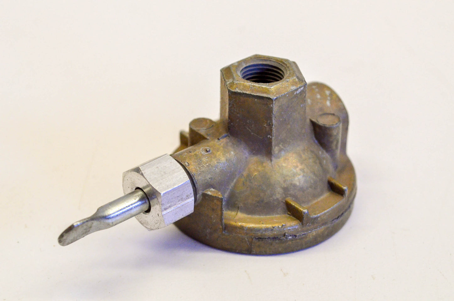 New OEM Briggs & Stratton 295913 Fuel Shut Off Valve Assembly NOS