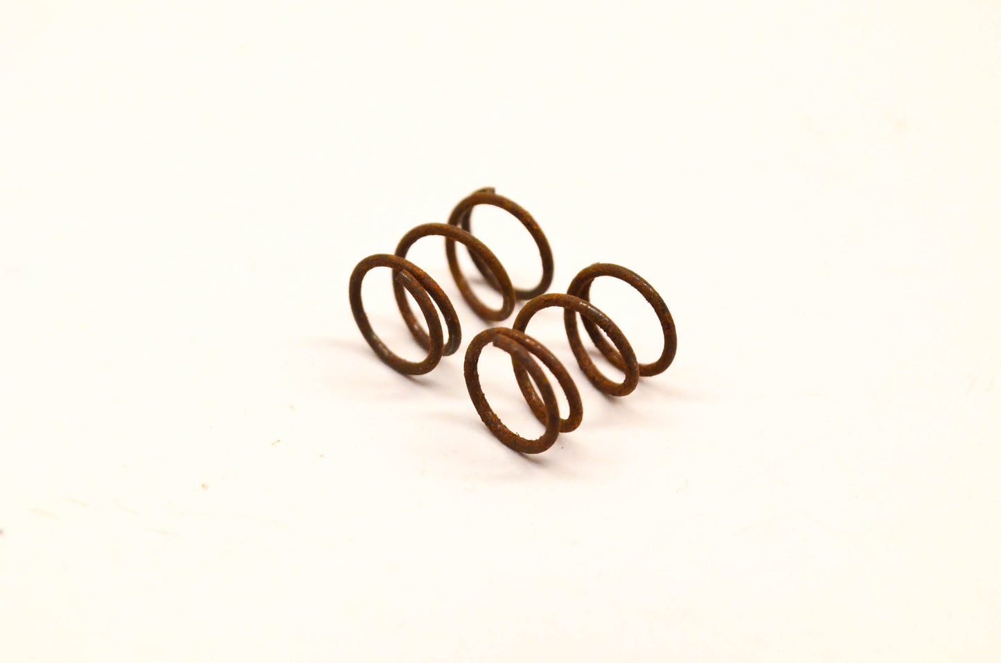 Tecumseh 590411 Spring Qty 2 NOS