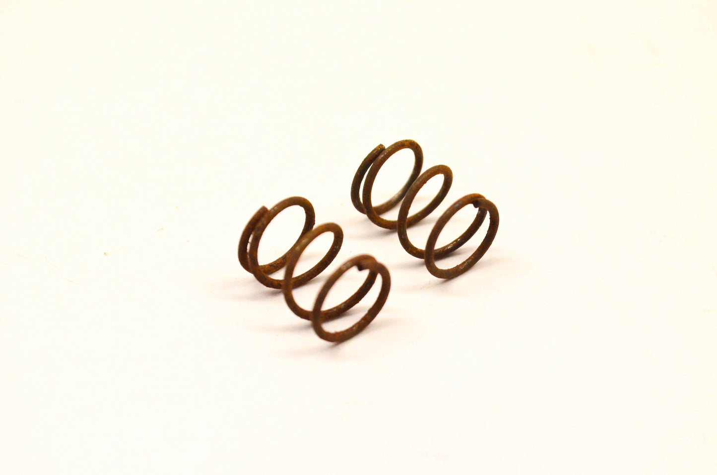 Tecumseh 590411 Spring Qty 2 NOS