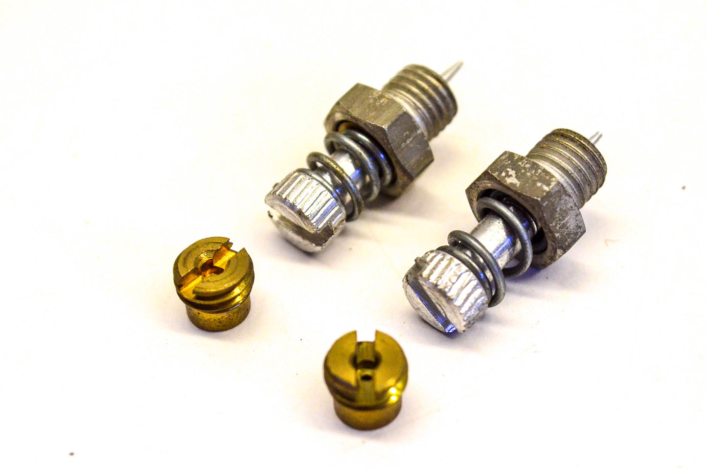 New OEM Briggs & Stratton 299059 Valve Kit QTY 2 NOS