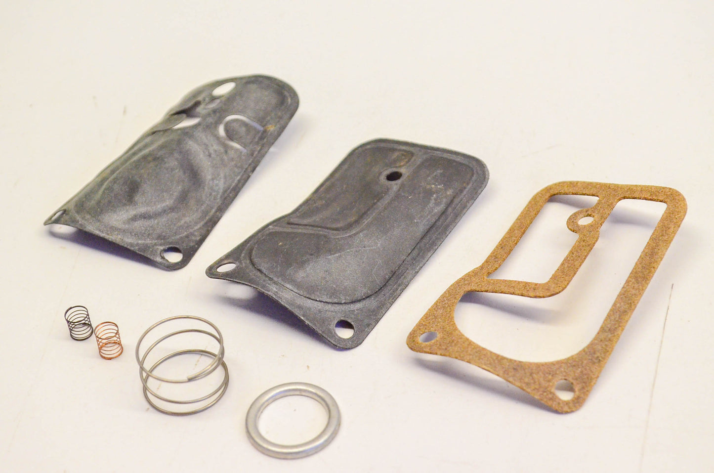 New OEM Briggs & Stratton 393397 Fuel Pump Kit NOS