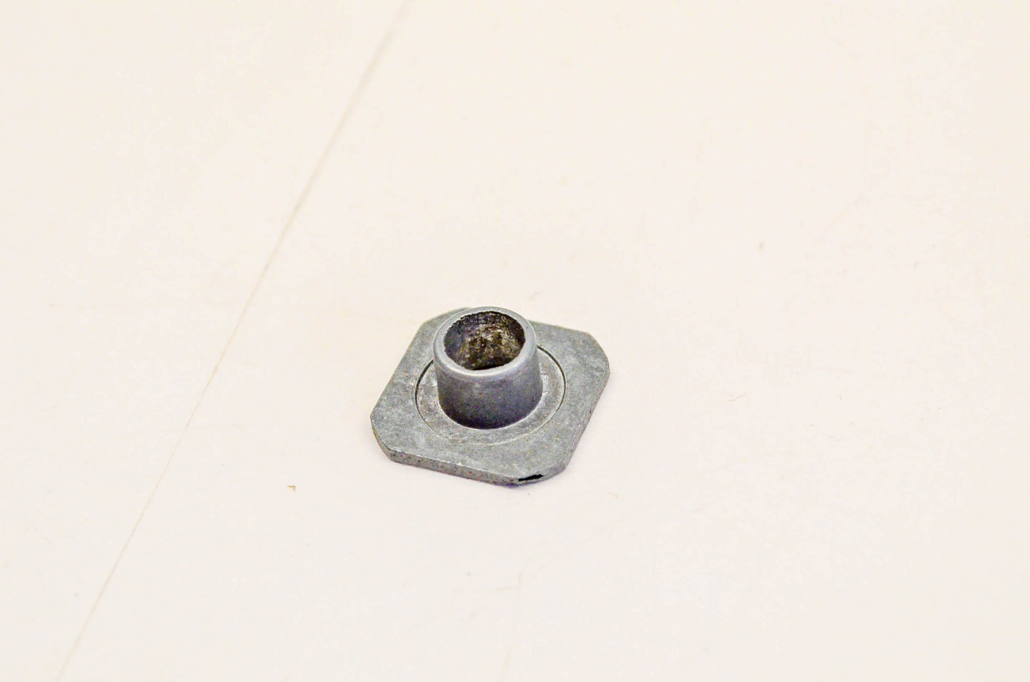 New OEM Briggs & Stratton 21802, 052 Oil Seal Clamp Bushing NOS