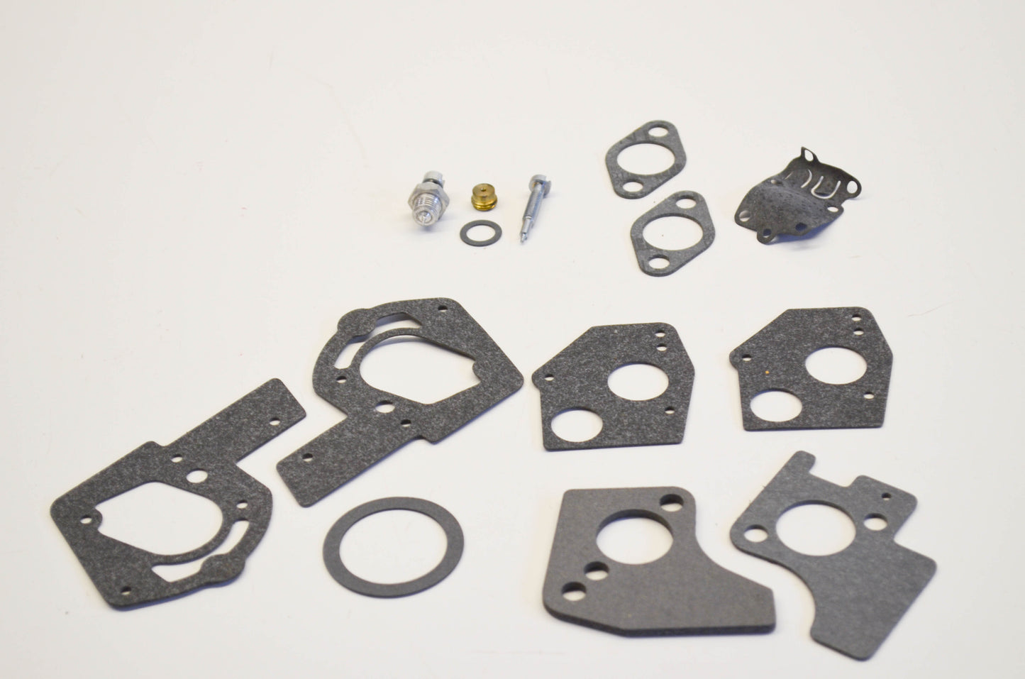 New OEM Briggs & Stratton 495606 Carburetor Overhaul Kit NOS