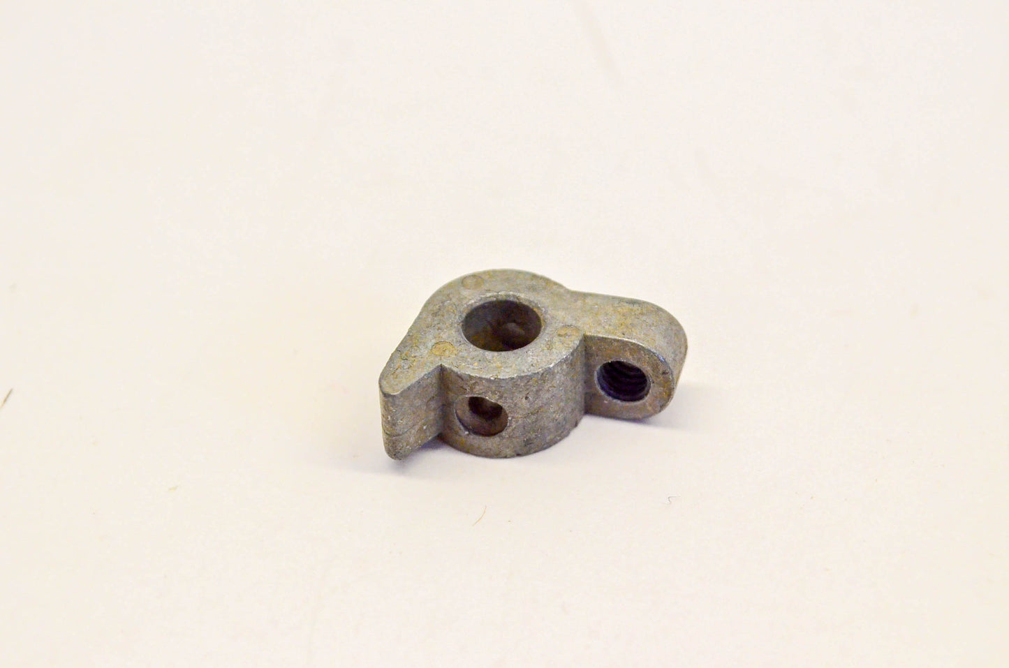 New OEM Briggs & Stratton 211712, 0391 Throttle Stop NOS