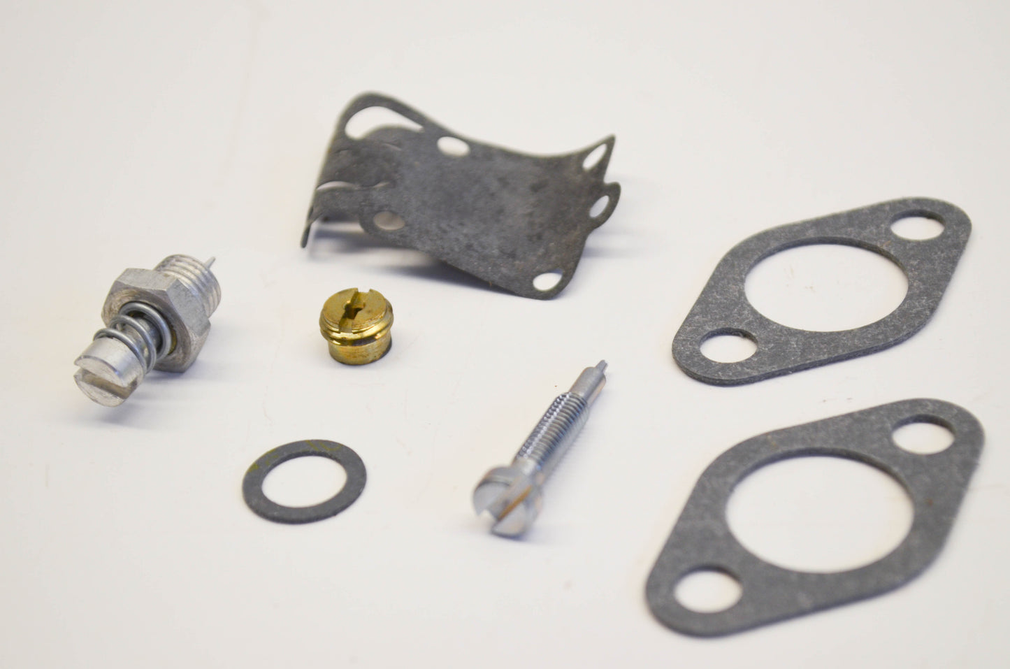New OEM Briggs & Stratton 495606 Carburetor Overhaul Kit NOS