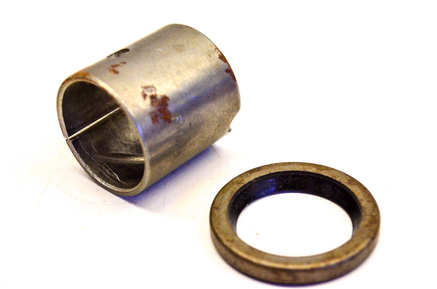 New OEM Briggs & Stratton 295962 Cylinder Bushing NOS
