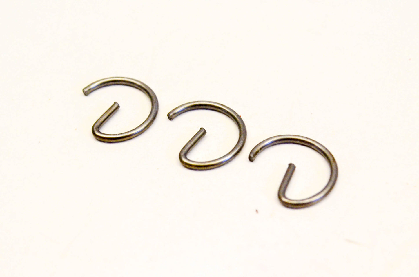 New OEM Briggs & Stratton 26026 Piston Pin Locks Qty 3 NOS