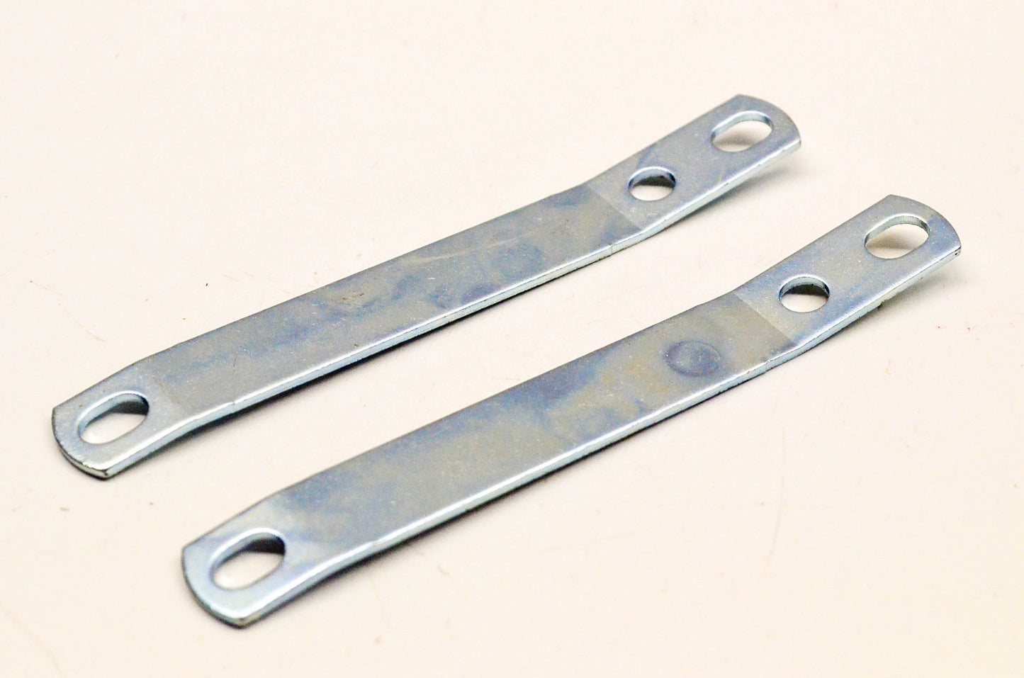 New OEM Briggs & Stratton 224440, 9032 Support Brackets Qty 2 NOS