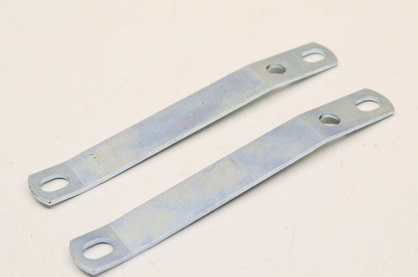 New OEM Briggs & Stratton 224440, 9032 Support Brackets Qty 2 NOS