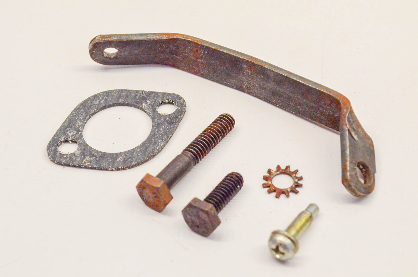 New OEM Briggs & Stratton 298082 Carburetor Bracket Kit NOS