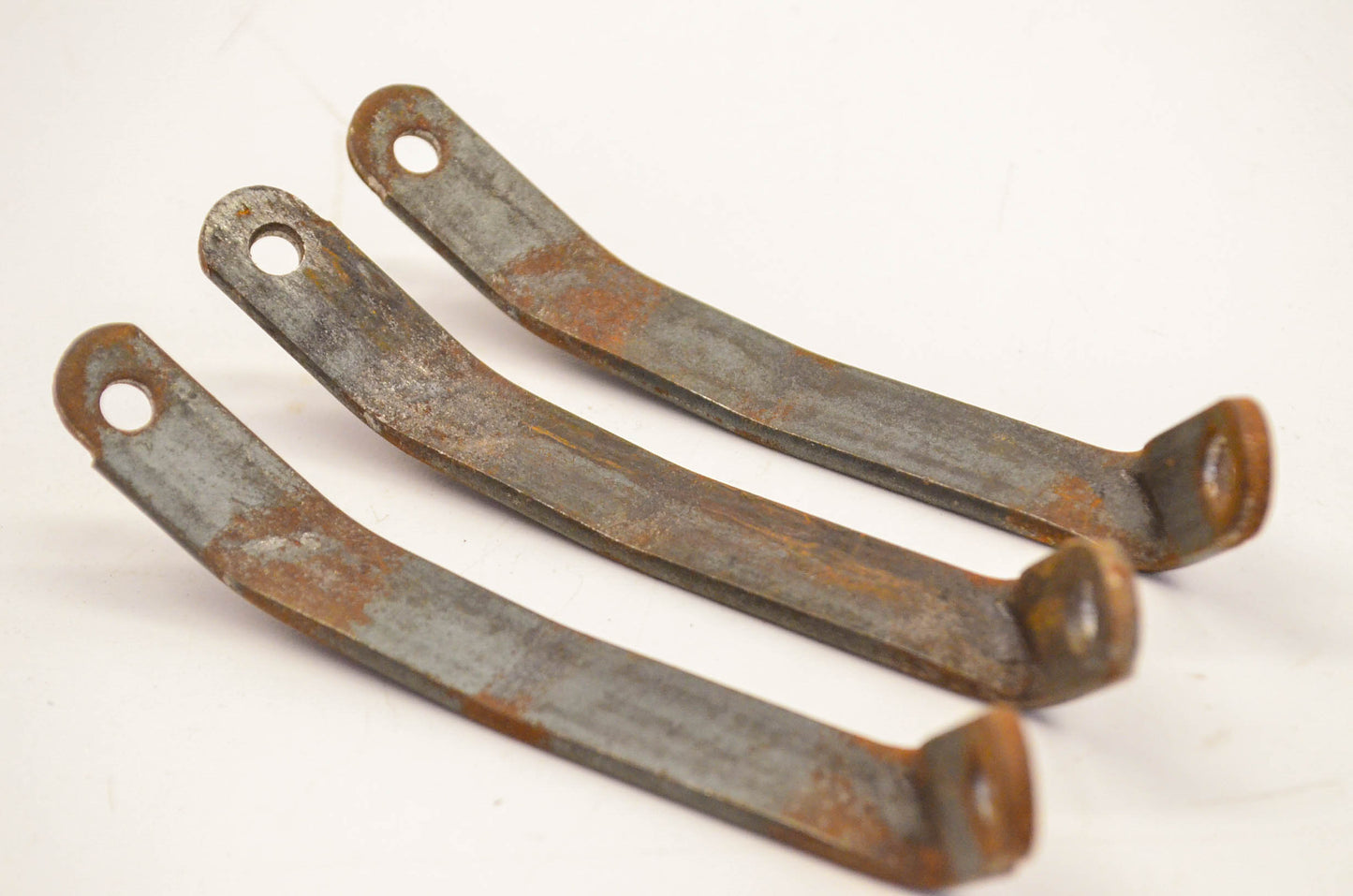 New OEM Briggs & Stratton 298082 Carburetor Brackets Qty 3 NOS