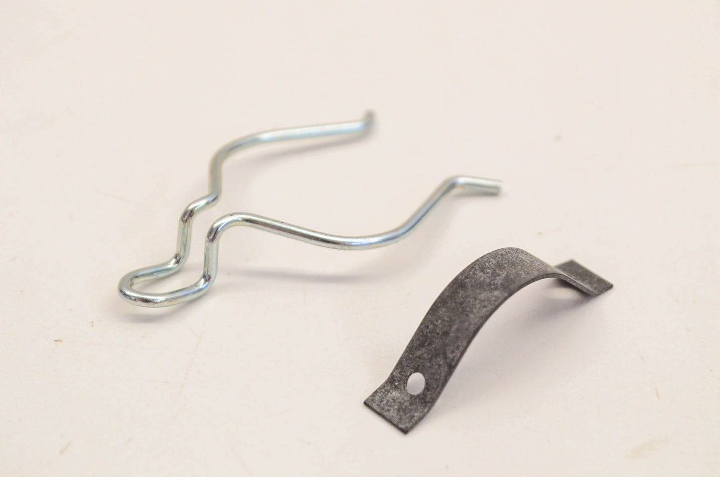 New OEM Briggs & Stratton 490878, 8723 Vertical Start Clip NOS