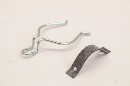 New OEM Briggs & Stratton 490878, 8723 Vertical Start Clip NOS