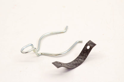 New OEM Briggs & Stratton 490878, 8723 Vertical Start Clip NOS