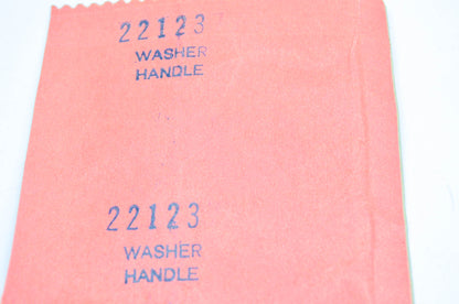 New OEM Briggs & Stratton 221237 Handle Washer NOS