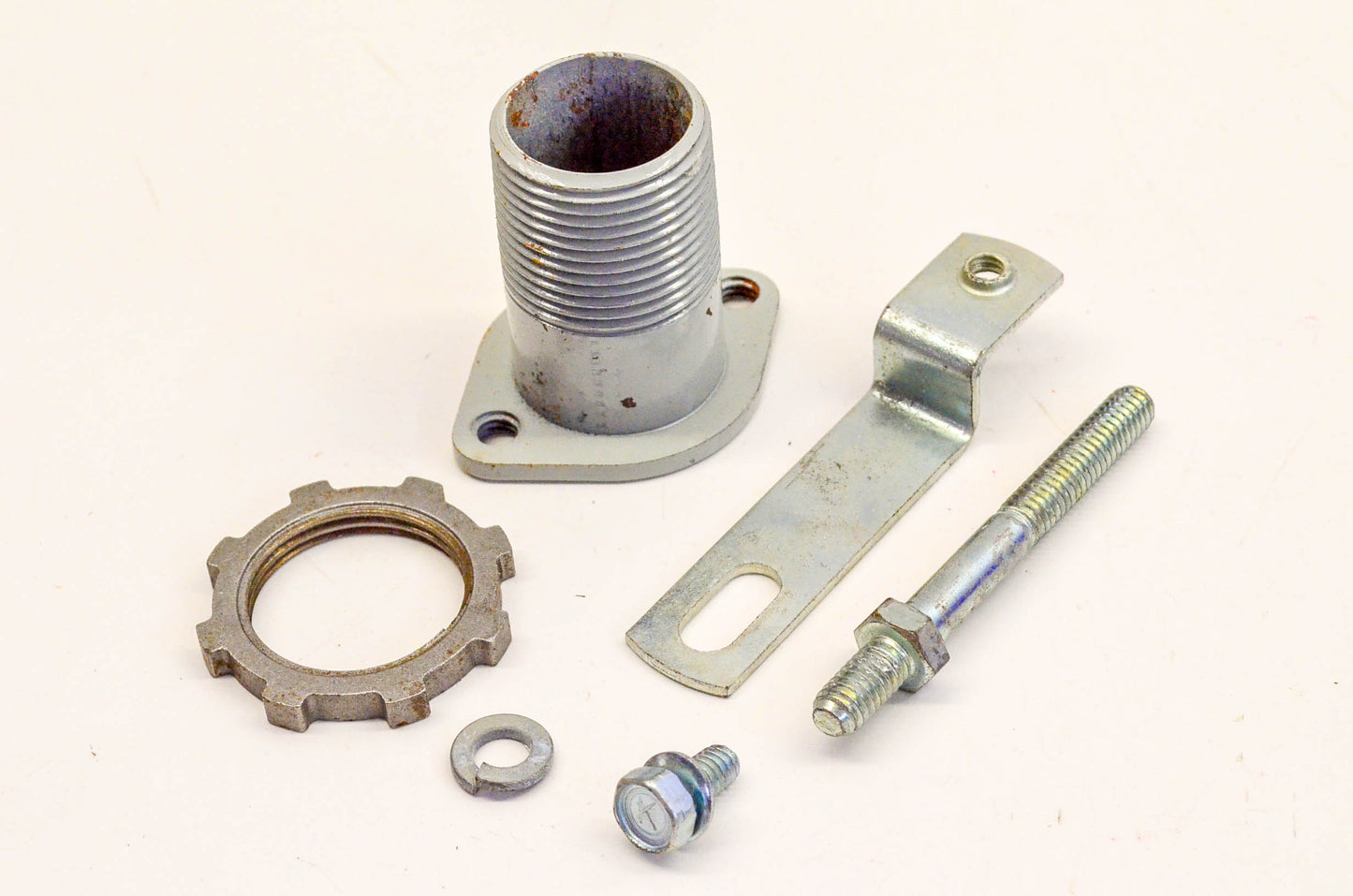 New OEM Briggs & Stratton 394584, 4691 Muffler Adapter Kit NOS