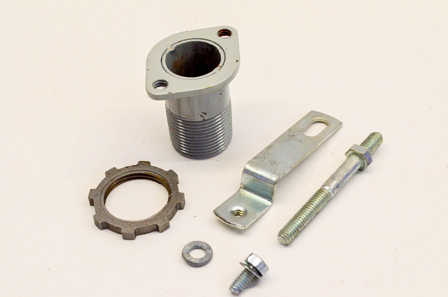 New OEM Briggs & Stratton 394584, 4691 Muffler Adapter Kit NOS