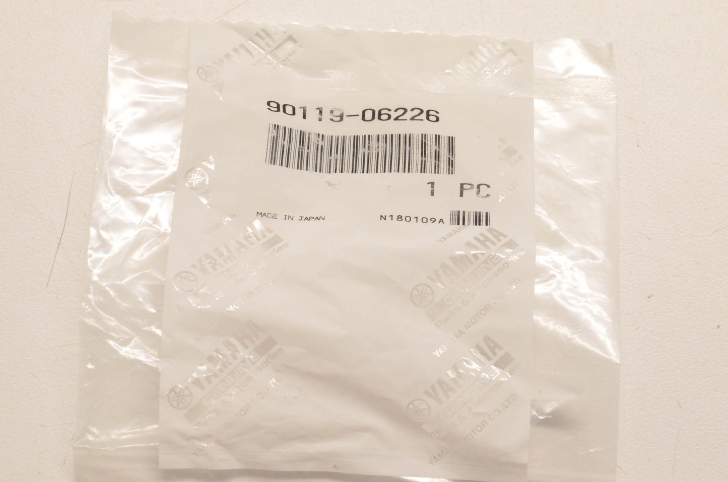 New OEM Yamaha 90119-06226 Bolt With Washer NOS