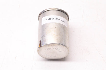 Aftermarket 6202331, 37.32-7120 370 Volt AC 10 MFD Run Capacitor NOS