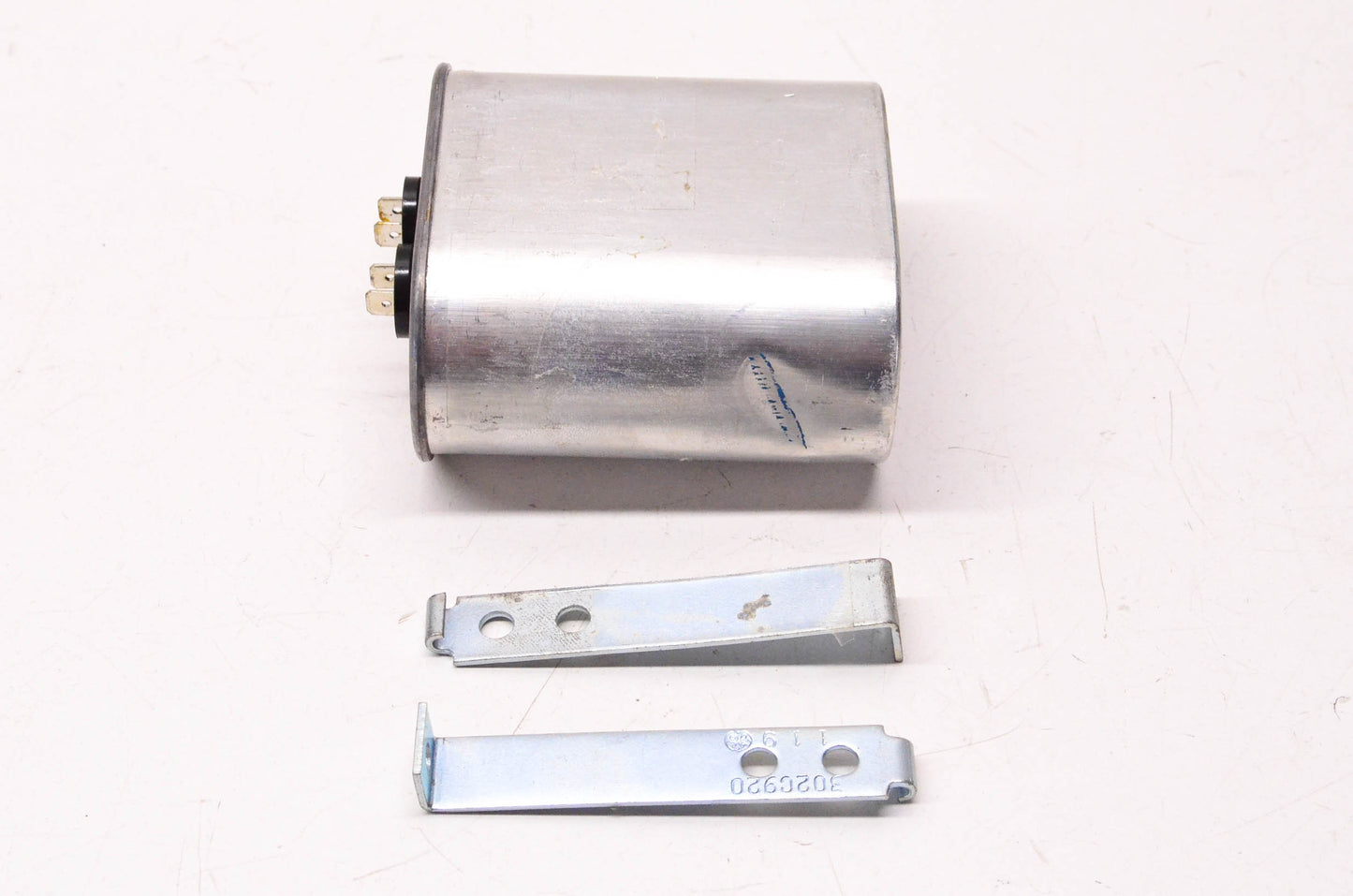 General Electric 2uF 1500 Volt AC 50/60HZ Capacitor W/ Hold Down Clamps NOS