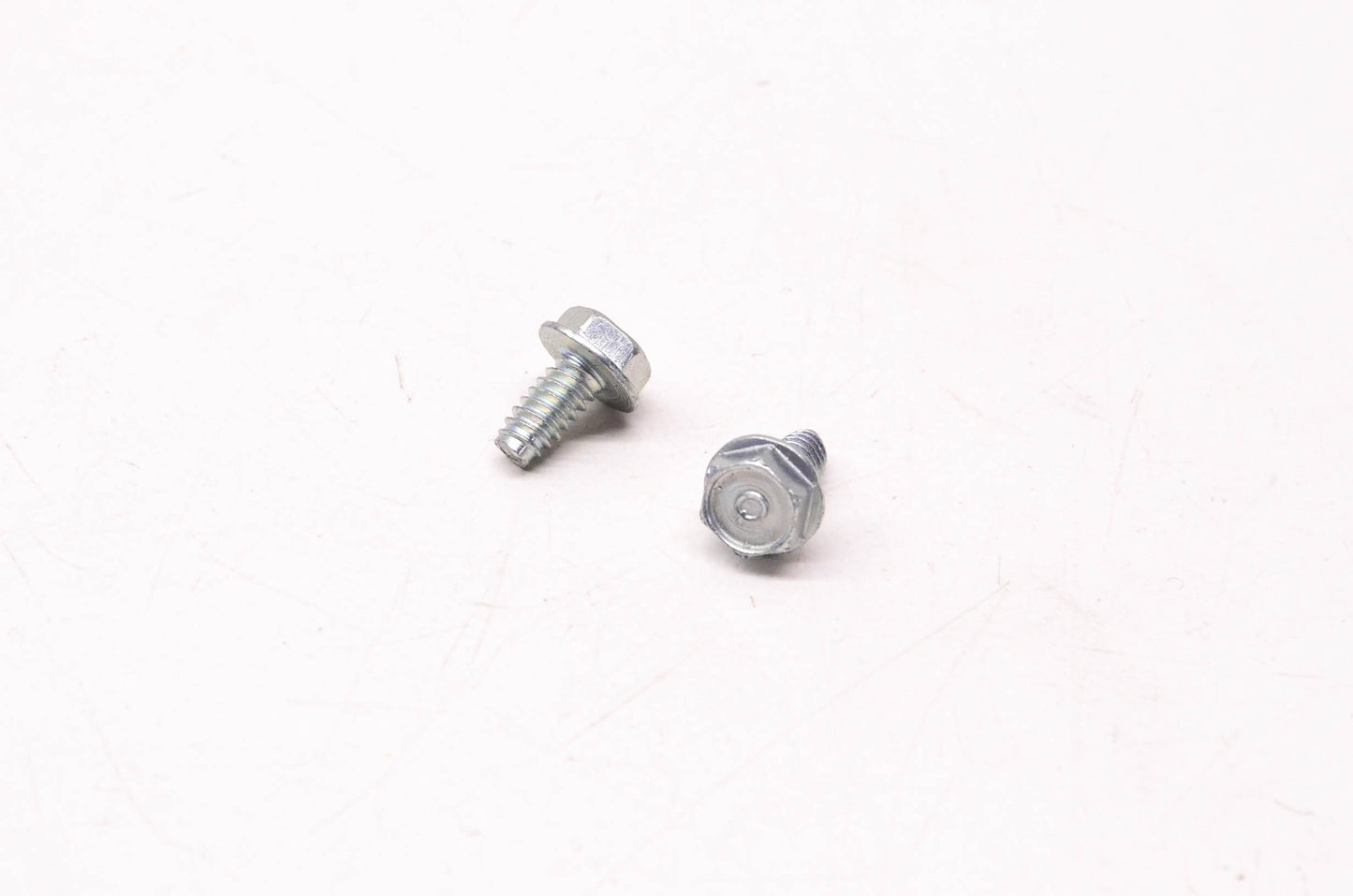 New OEM Harley-Davidson 4240 Hex Head Screw Qty 2 NOS