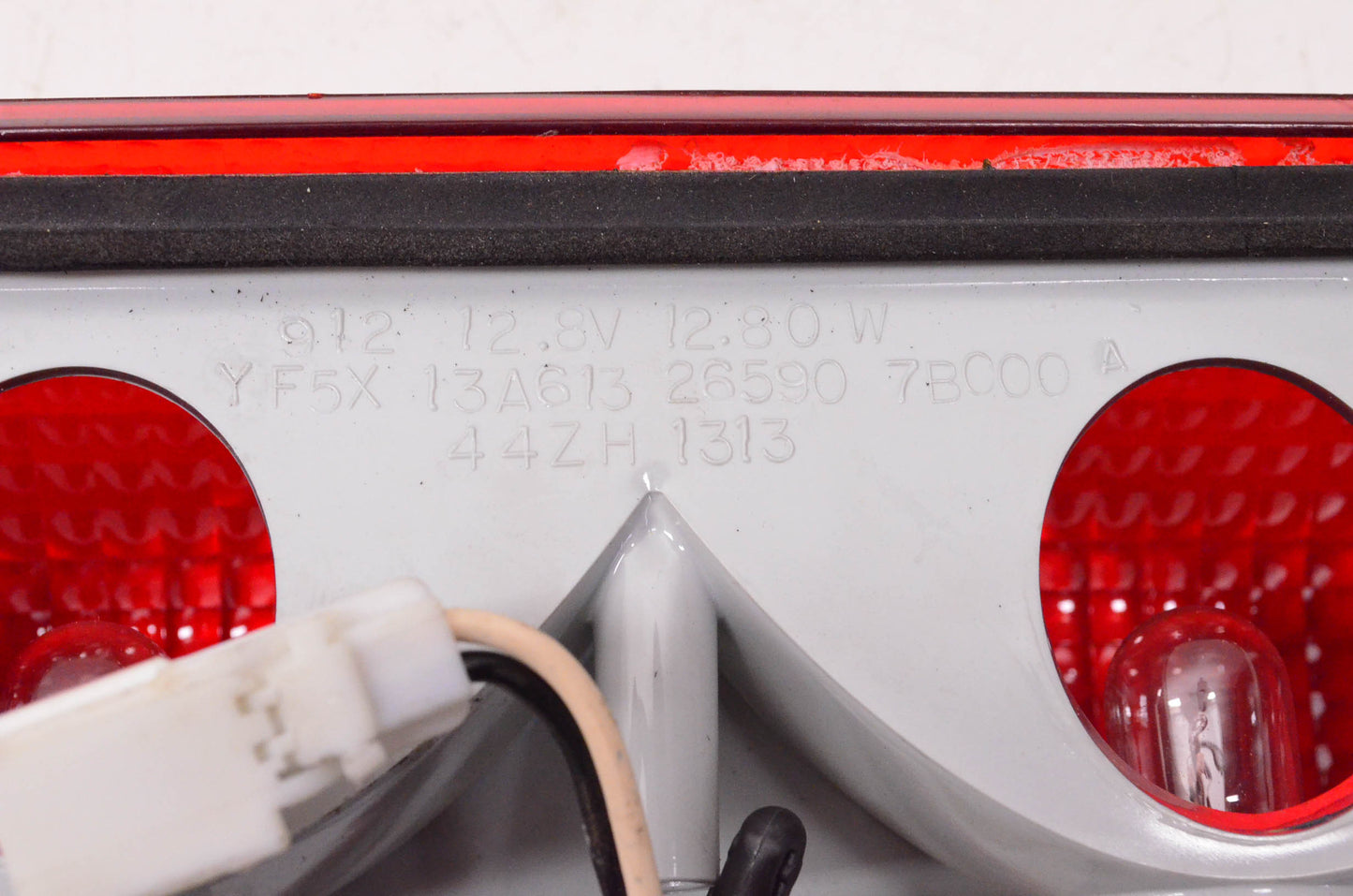 New OEM Ford YF5X-13A613, 26590-7B000-A 3rd Brake Light Assembly NOS