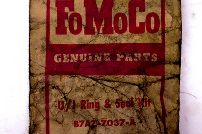 New OEM Ford B7AZ-7037-A U/J Ring & Seal Kit NOS