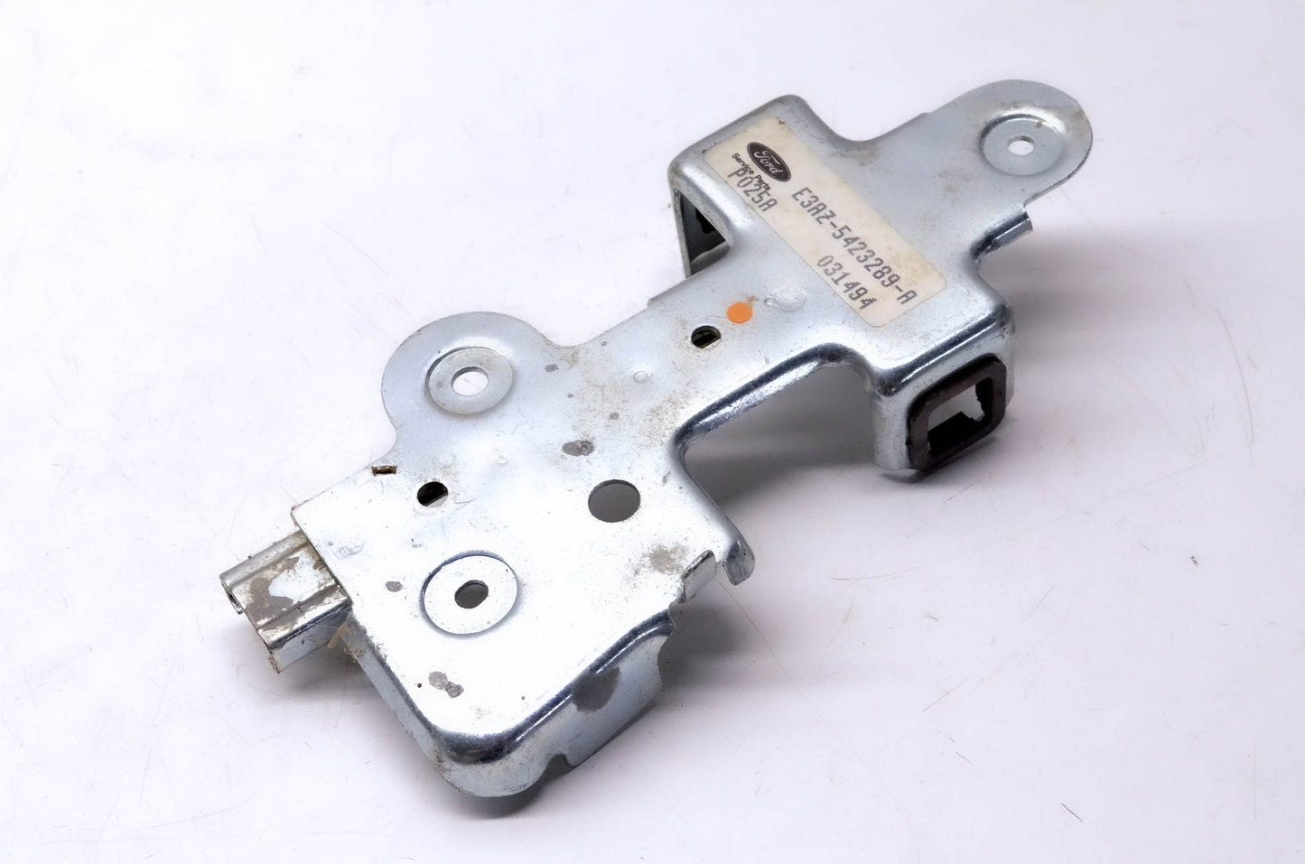 New OEM Ford E3AZ-5423289-A Window Glass Bracket NOS