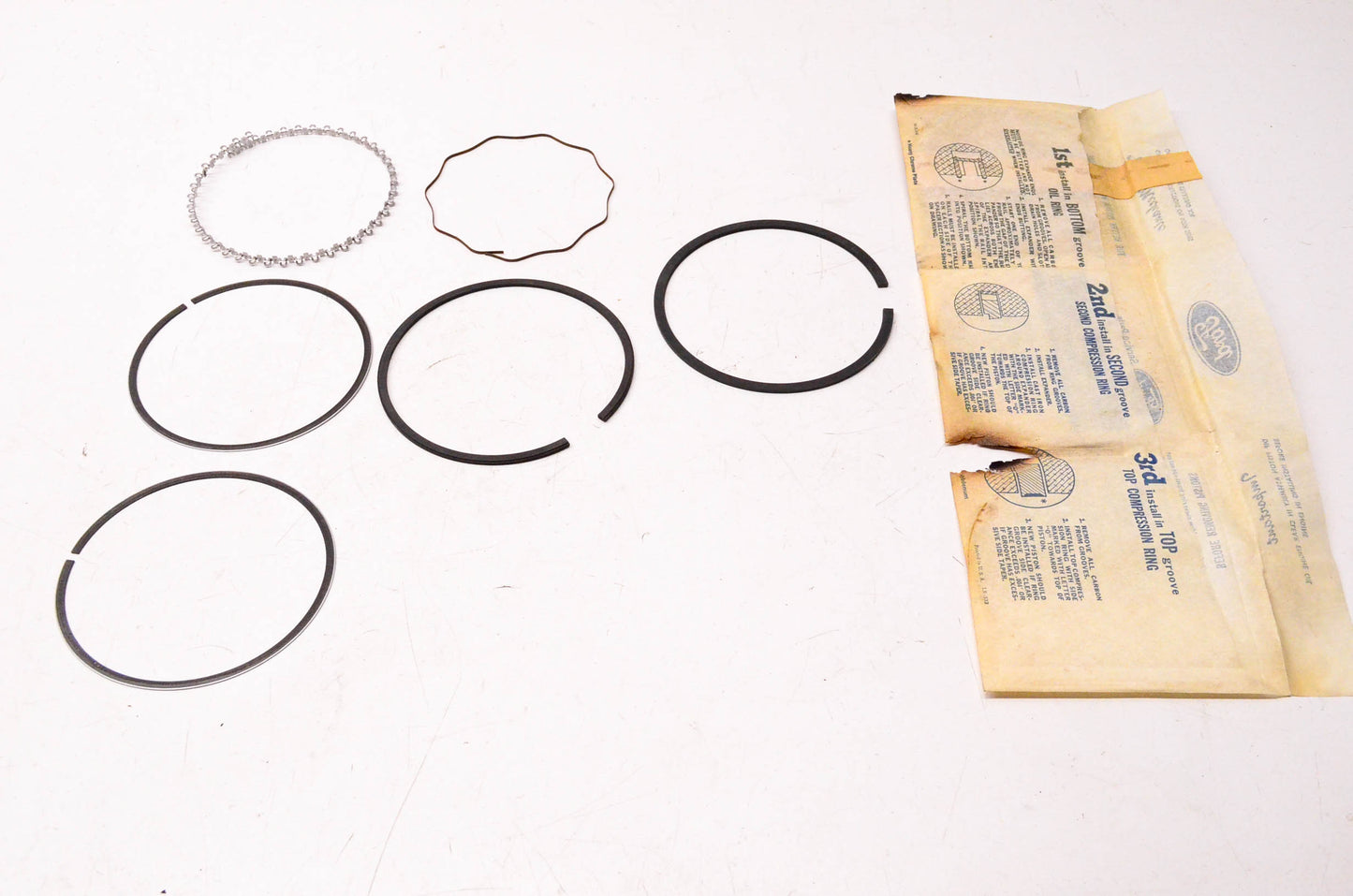 New OEM Ford C8SZ-6148-A Piston Ring Kit NOS