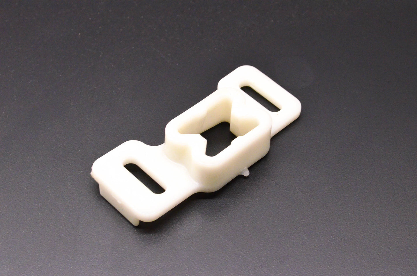 New OEM Ford D3AZ-65222A92-A Lower Window Guide NOS