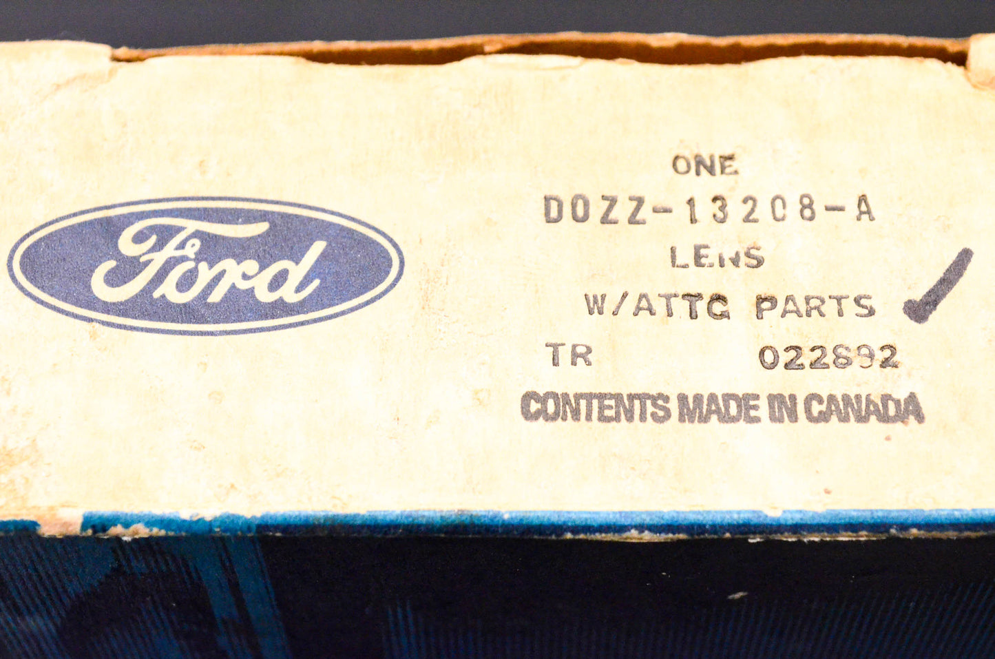 New OEM Ford D0ZZ-13208-A Right Hand Parking Lamp Lens NOS