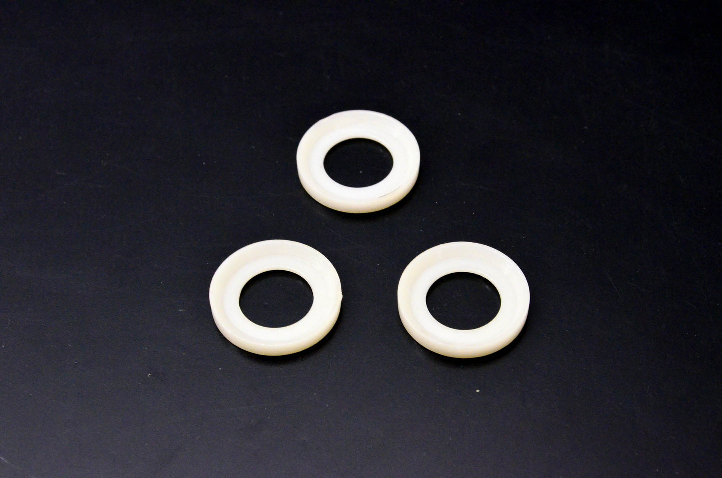 New OEM Ford D27Z-3197-B Seal Qty 3 NOS