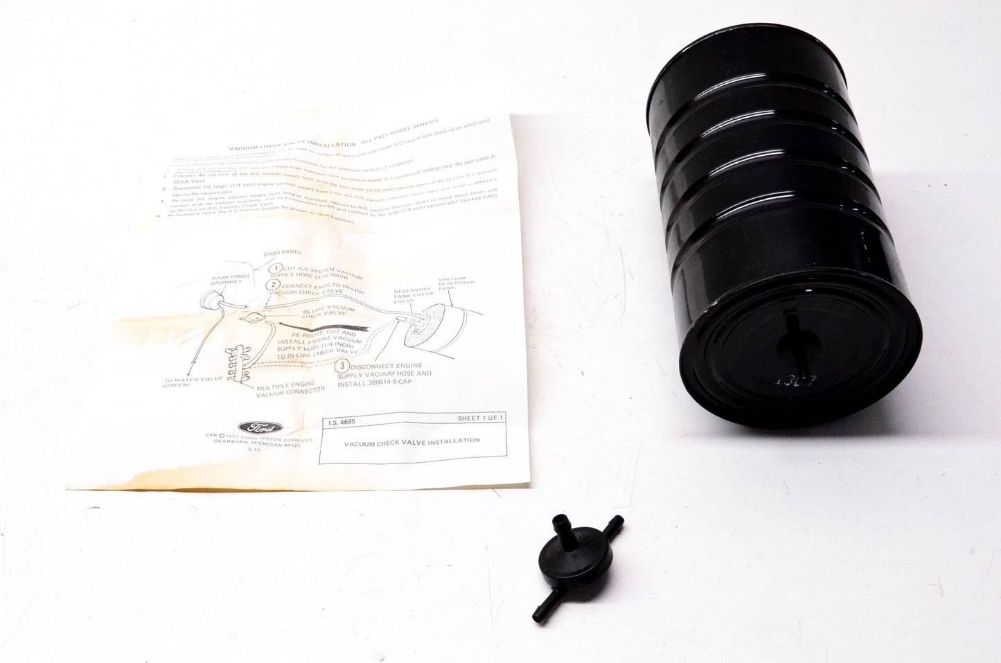 New OEM Ford D8DZ-19A566-B Vacuum Tank Assembly NOS