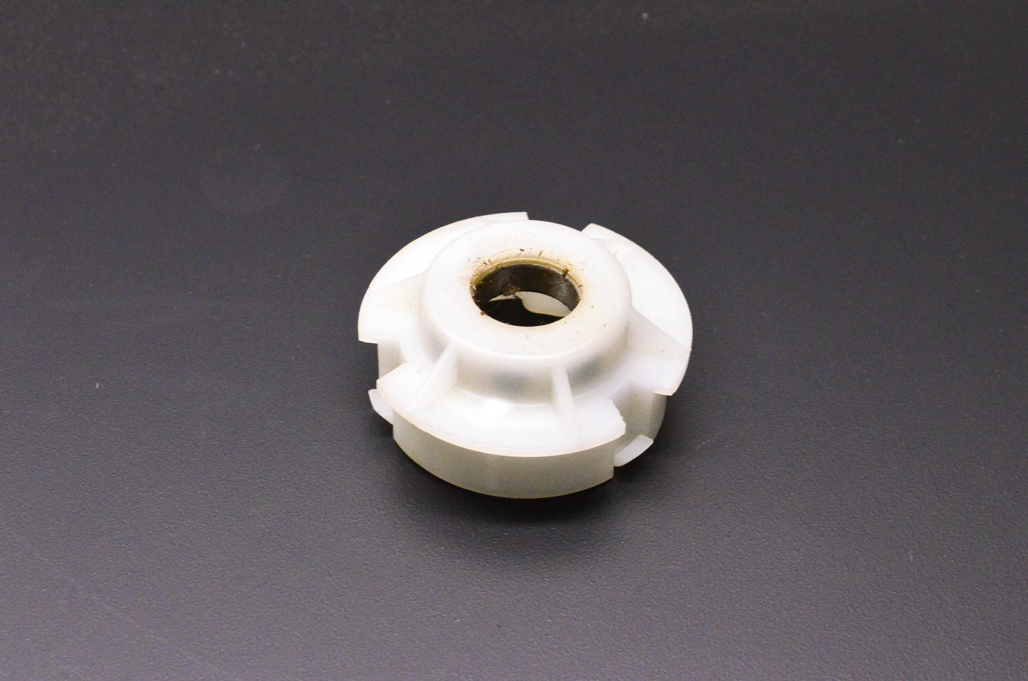 New OEM Ford D3TZ-3D681-A Retainer & Bearing Assembly NOS