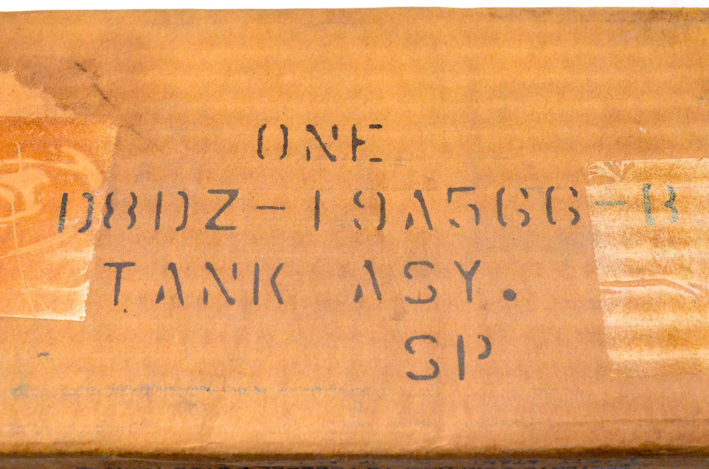 New OEM Ford D8DZ-19A566-B Vacuum Tank Assembly NOS