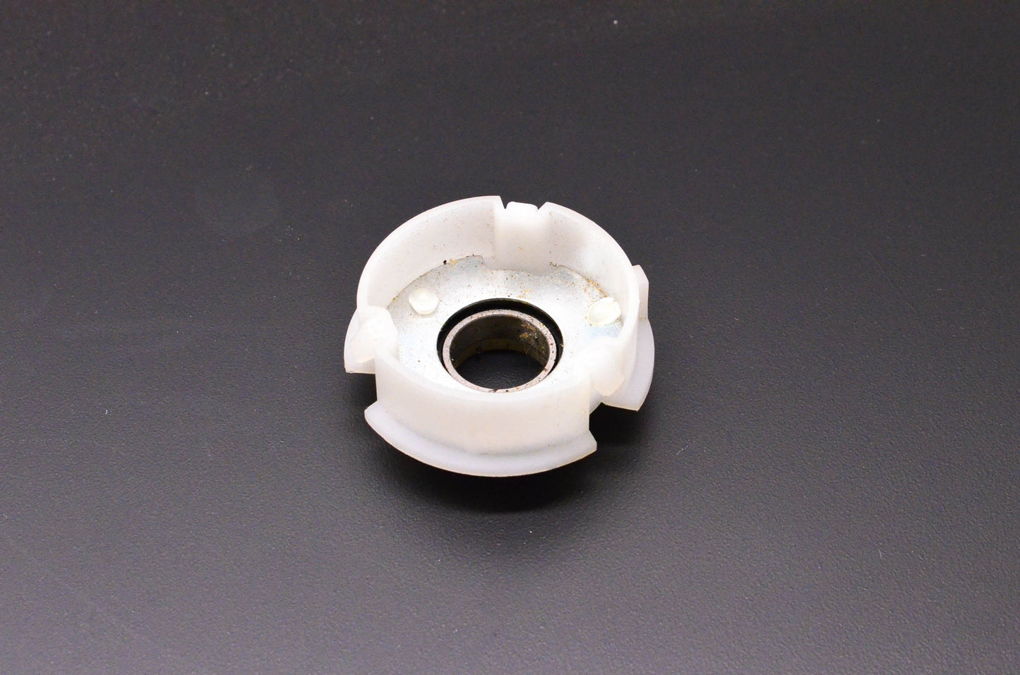 New OEM Ford D3TZ-3D681-A Retainer & Bearing Assembly NOS