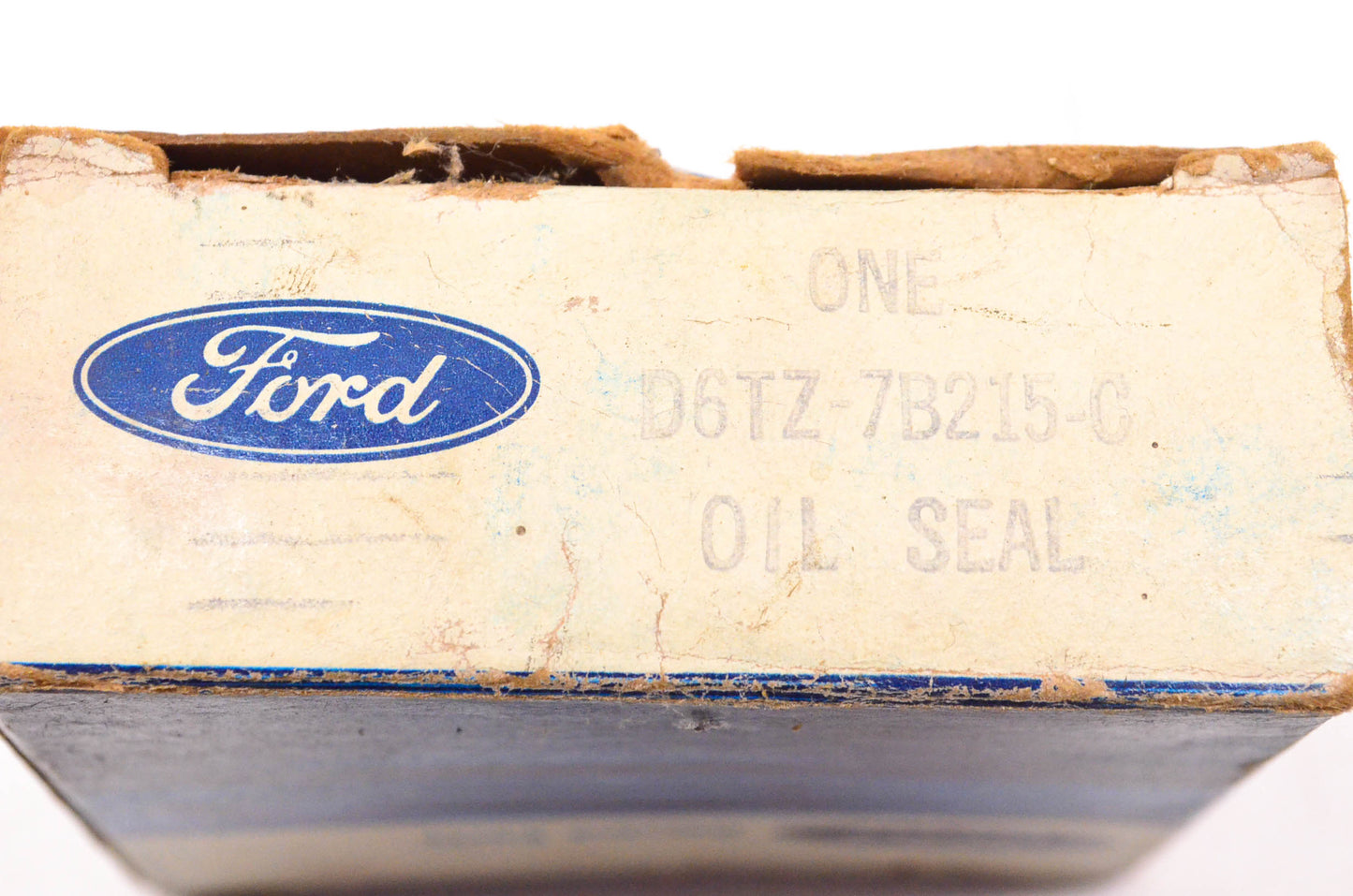 New OEM Ford D6TZ-7B215-C Front Output Oil Seal NOS