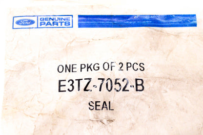 New OEM Ford E3TZ-7052-B Extension Housing Seal Qty 2 NOS