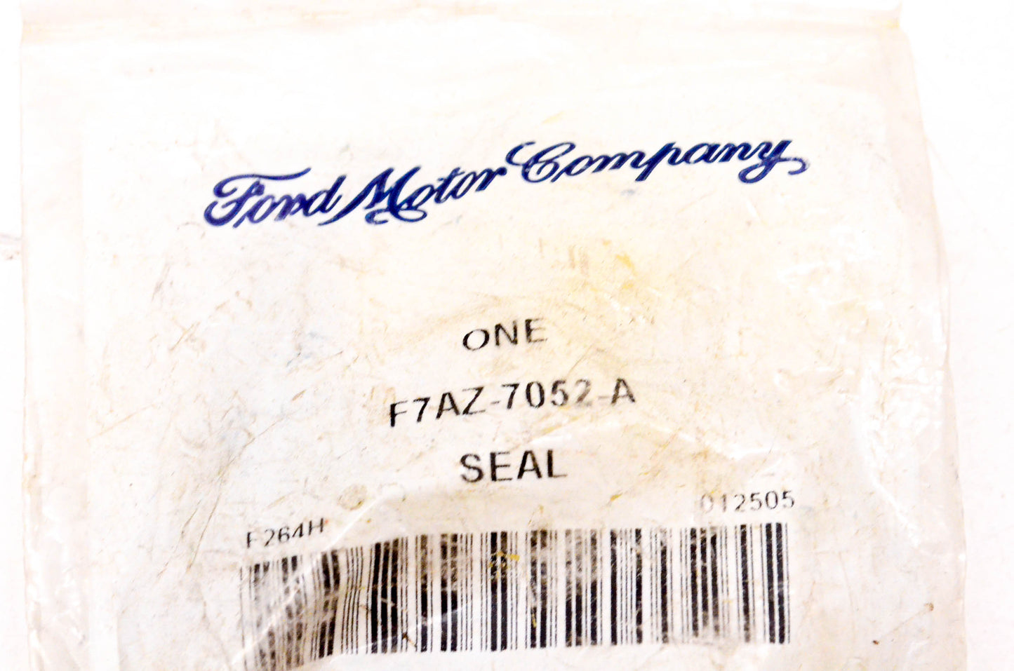 New OEM Ford F7AZ-7052-A Seal NOS