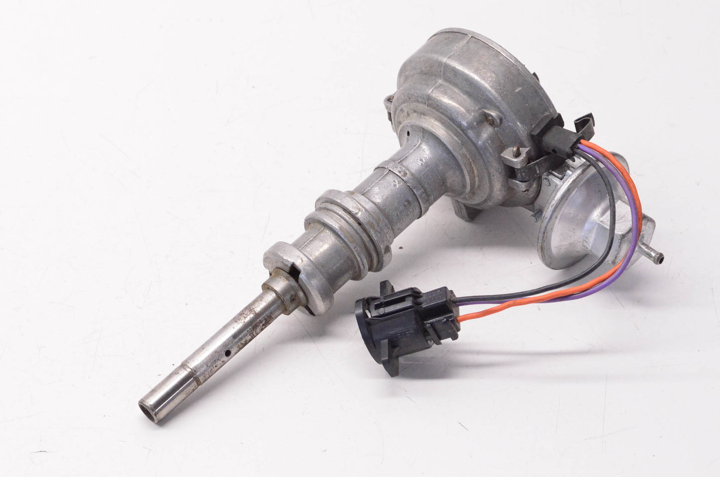 New OEM Ford D4AZ-12127-CRM Remanufactured Distributor NOS