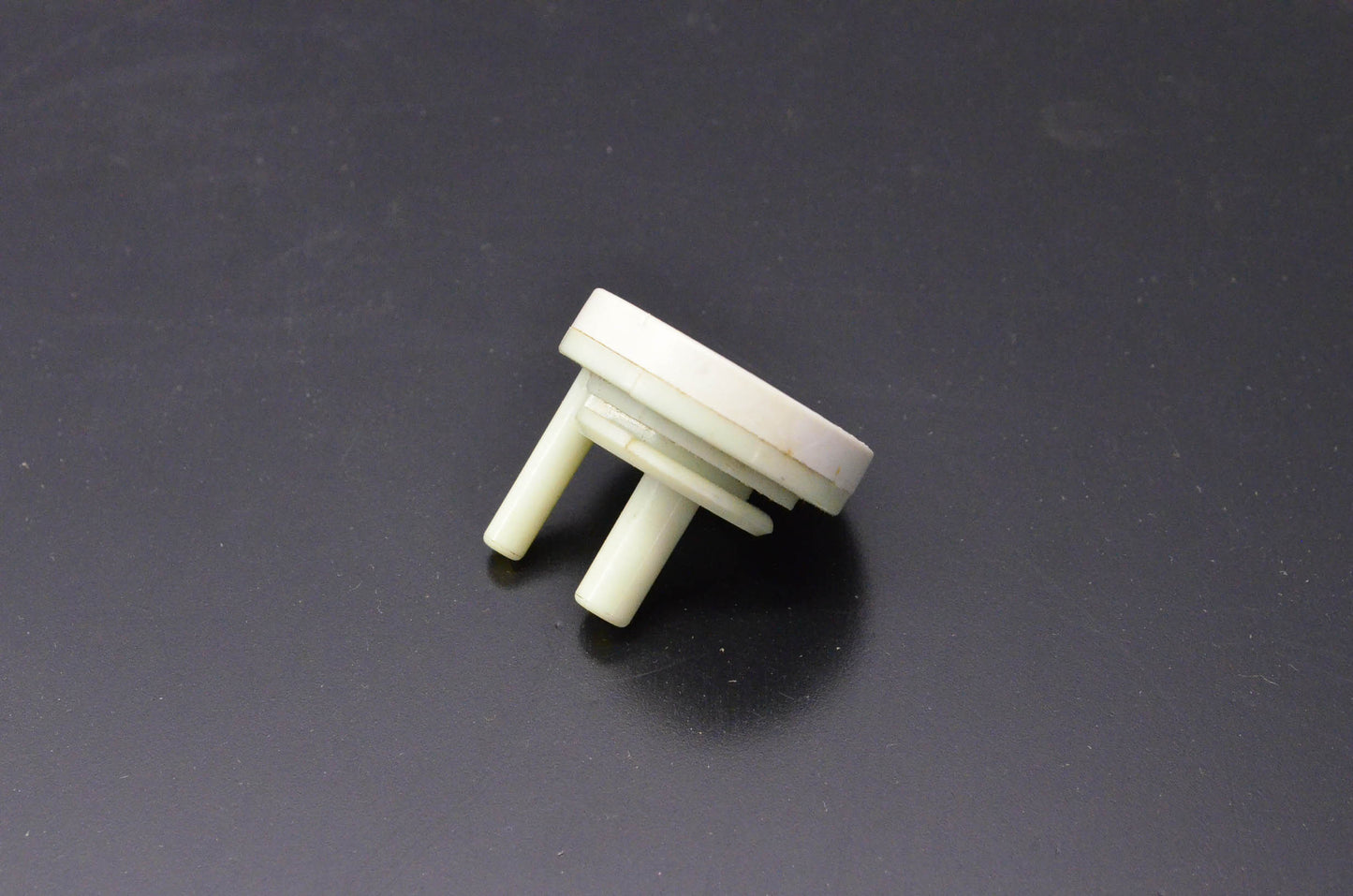 New OEM Ford D5AF-CA Vacuum Valve NOS