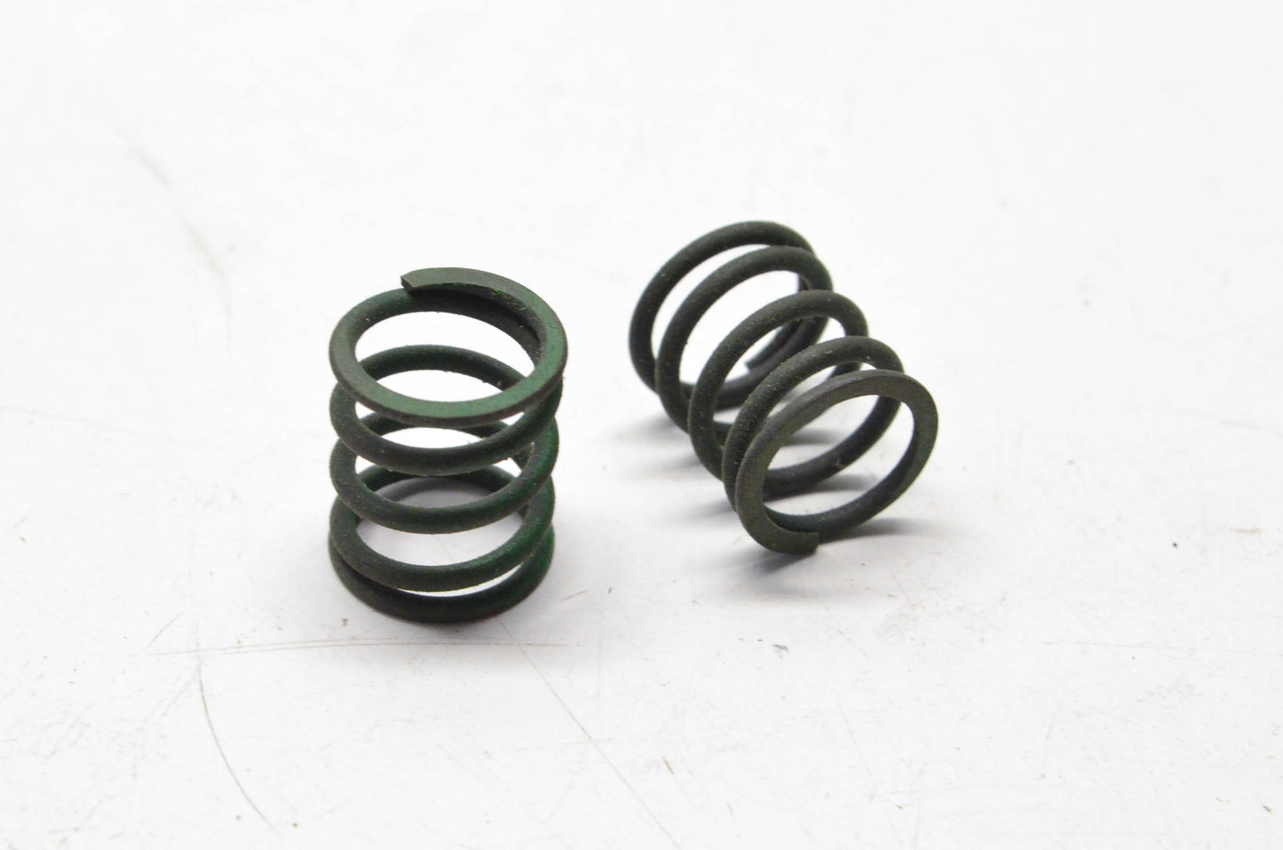 Nissan 44083-21010 Brake Shoe Spring Qty 2 NOS