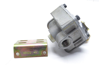 Bendix T-294866-C, 99010 R-14H Relay Valve NOS