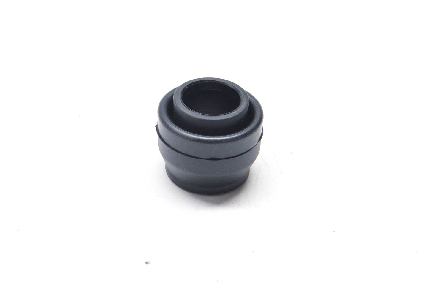 Mitsubishi Fuso MK448203 Pin Boot NOS